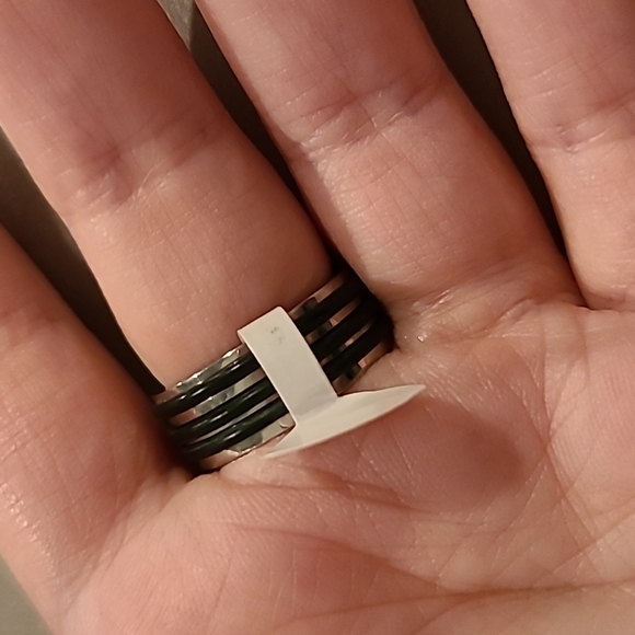Black and silver stainless steel ring - Picture 2 of 7